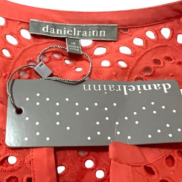 Daniel Rainn X-SMALL Kiara Eyelet Detail Top - Stitch Fix Short Sleeve Blouse - Picture 7 of 12